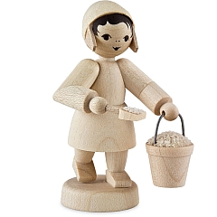 Girl with sand bucket • natural